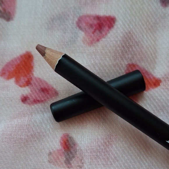 Morphe: Lip Liner Colour Pencil - Frenchie - Picture 8 of 11
